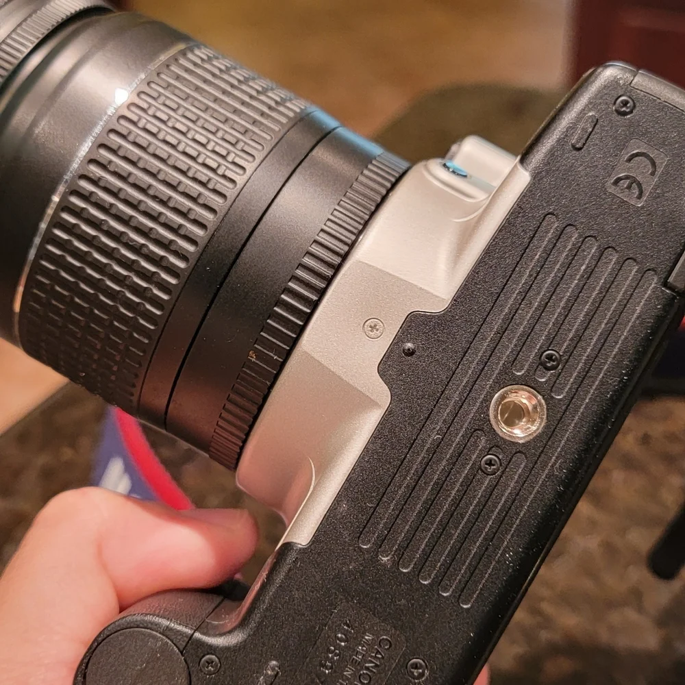 CANON REB EOS 2000 Canon 28-80mm A/M Lens Silver